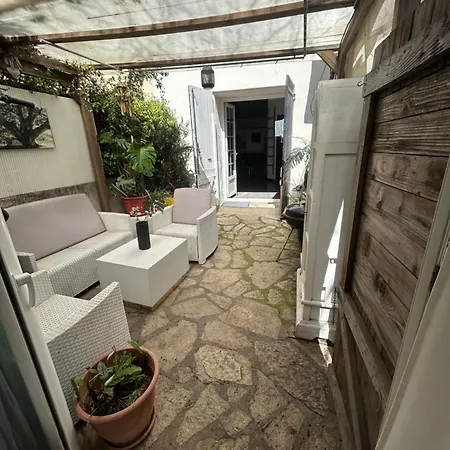 Sur Agde, Avec Cour, Parking Et En Option *