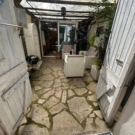 Sur Agde, Avec Cour, Parking Et En Option