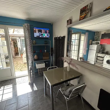 Sur Agde, Avec Cour, Parking Et En Option Apartment