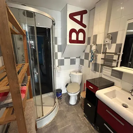 Sur Agde, Avec Cour, Parking Et En Option Appartement Agde