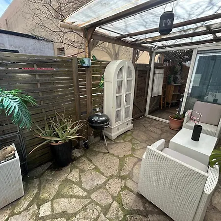 Appartement Sur Agde, Avec Cour, Parking Et En Option
