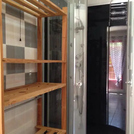 Sur Agde, Avec Cour, Parking Et En Option Appartement *