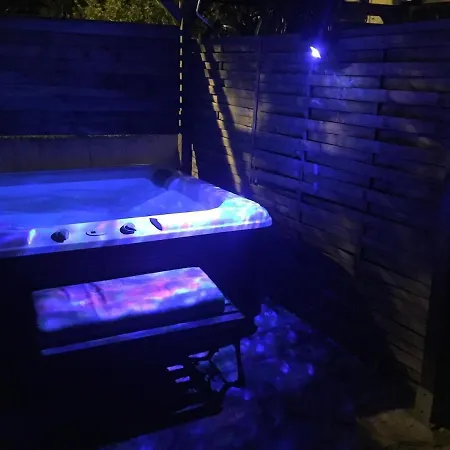 Appartamento Sur Agde, Avec Cour, Parking Et En Option