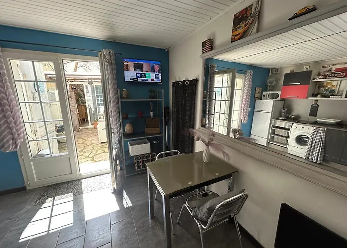 Sur Agde, Avec Cour, Parking Et En Option Apartment