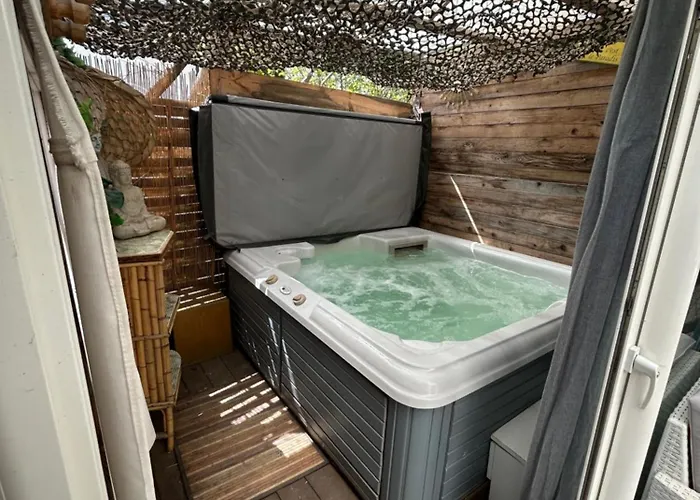 Sur Agde, Avec Cour, Parking Et En Option Apartment *