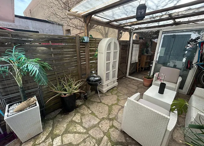 Appartamento Sur Agde, Avec Cour, Parking Et En Option