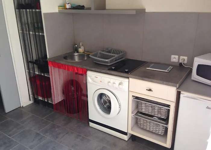 Sur Agde, Avec Cour, Parking Et En Option Appartamento