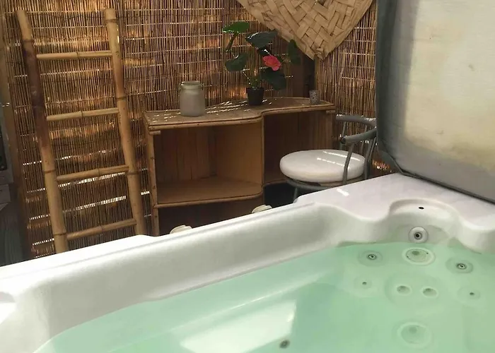 Appartamento Sur Agde, Avec Cour, Parking Et En Option