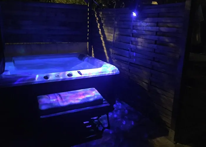 Appartamento Sur Agde, Avec Cour, Parking Et En Option